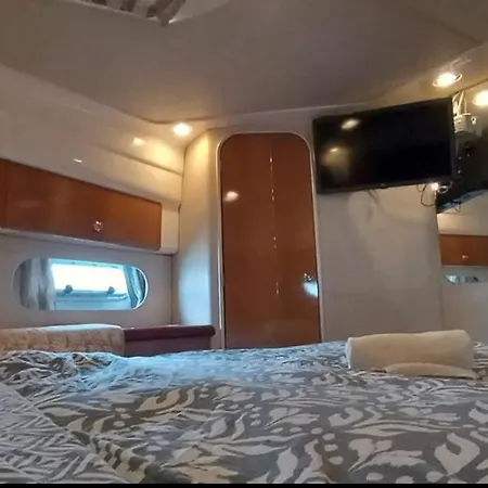 Yacht Sealine Bateau-hôtel